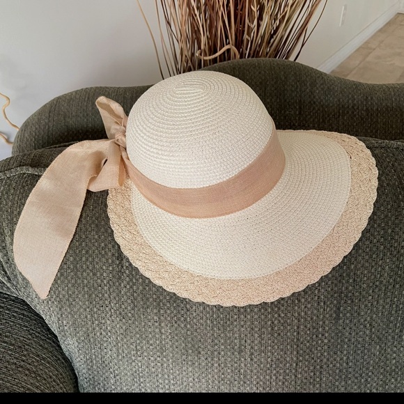 Source Unknown Accessories - SUN HAT Decorative Grass Constructed Neutral with Bow Very Comfortable Cream Tan